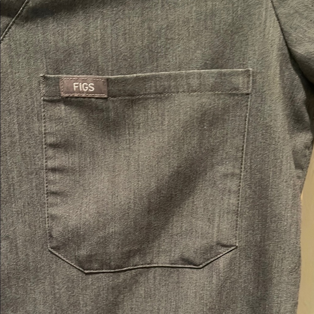 CLEARANCE! FIGS Women's Catarina One-Pocket V-Neck Scrub Top In Gray, Size XXS - Picture 6 of 9
